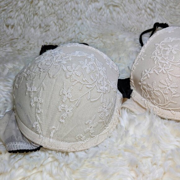 Ivory & Black Lace Bra by La Senza - Picture 2 of 5